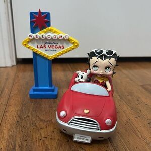 RARE Betty Boop in Car Las Vegas Bobblehead Set with Pudgy and LV Welcome Sign